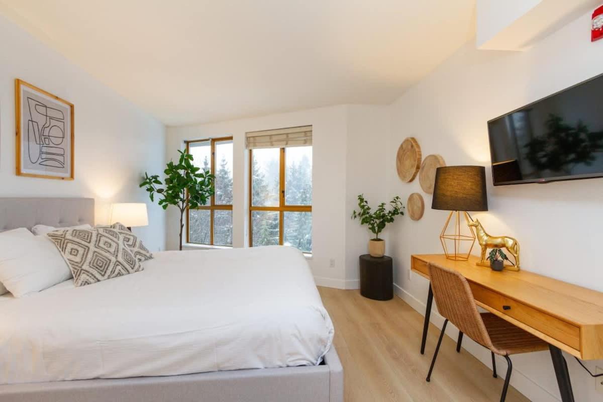 Renovated 1Bed-1Bath In Village With Pool, Hot Tub, And Sauna Whistler Buitenkant foto